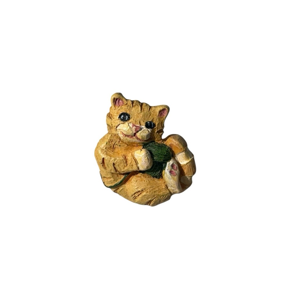 Vintage Yarn Playing Ginger Orange Kitty Cat Kitty Brooch Lapel Pin